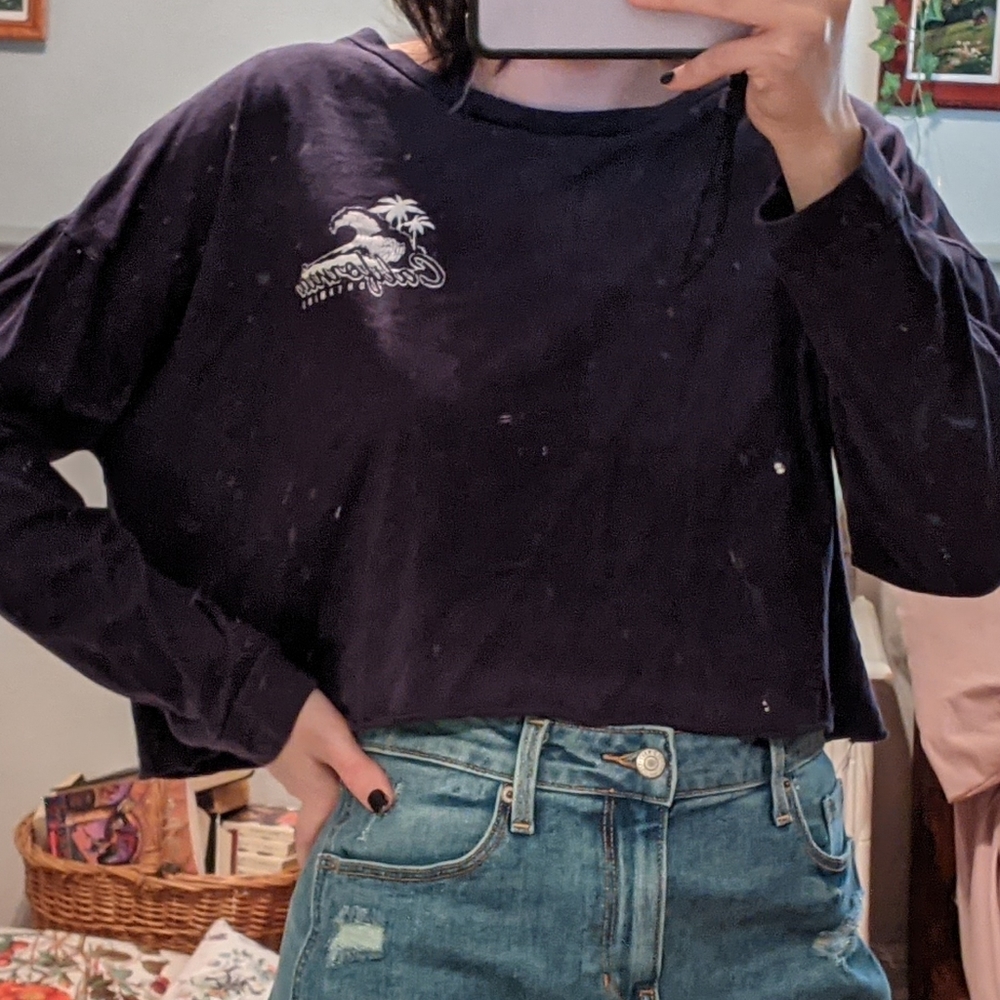 Women's blue cropped long sleeve tee